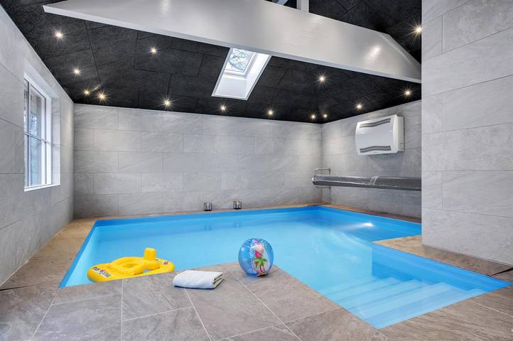 Ferieudlejning for 10 personer, med have og sauna såvel som terrasse og jacuzzi i Gilleleje
