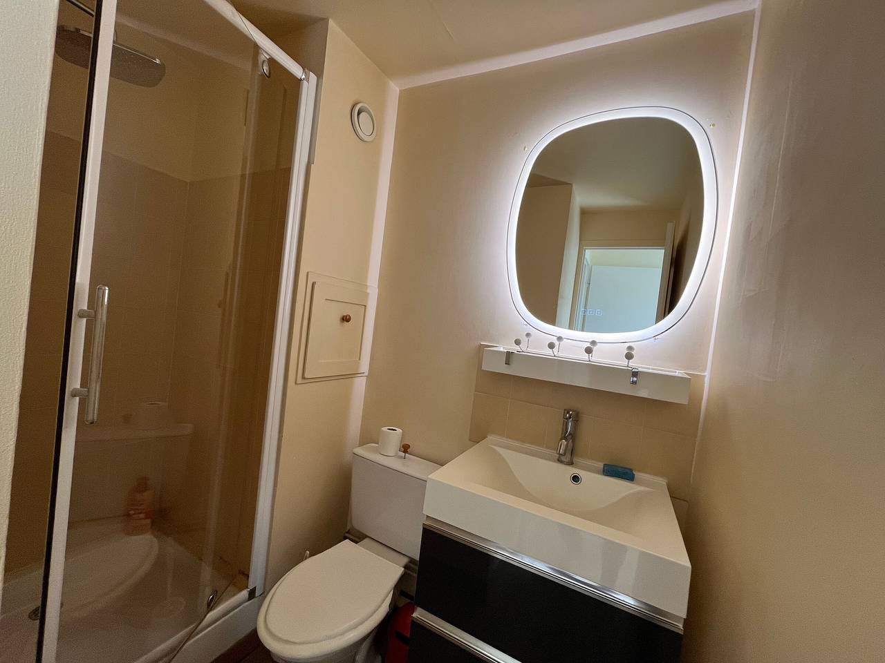 Ganze Wohnung, T2 mit Terrasse und Wi-Fi, nahe Thermes du Connétable in La Roche-Posay, Vienne
