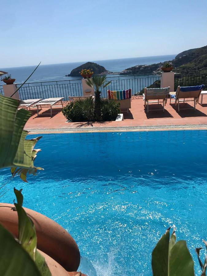 Ferienwohnung für 5 Personen, mit Balkon und Terrasse sowie Garten und Pool