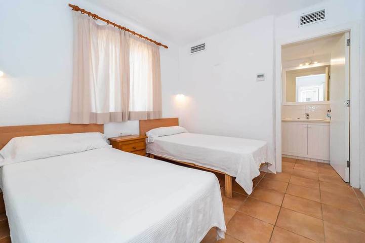 Binibeca Beautiful Villa Esmee - Swimming Pool c/w Wifi - 10 persons in Binibeca, Sant Lluís