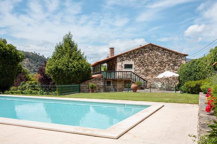 Casa de férias para 8 pessoas, com jardim e piscina em Lamego