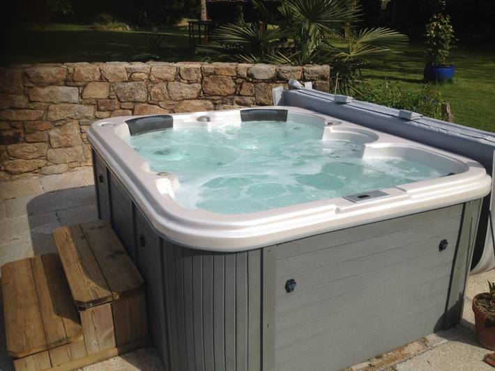 Chambre d’hôte pour 2 personnes, avec jardin ainsi que jacuzzi et piscine