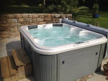 Chambre d’hôte pour 2 personnes, avec jardin ainsi que piscine et jacuzzi dans Fontenay-le-Comte