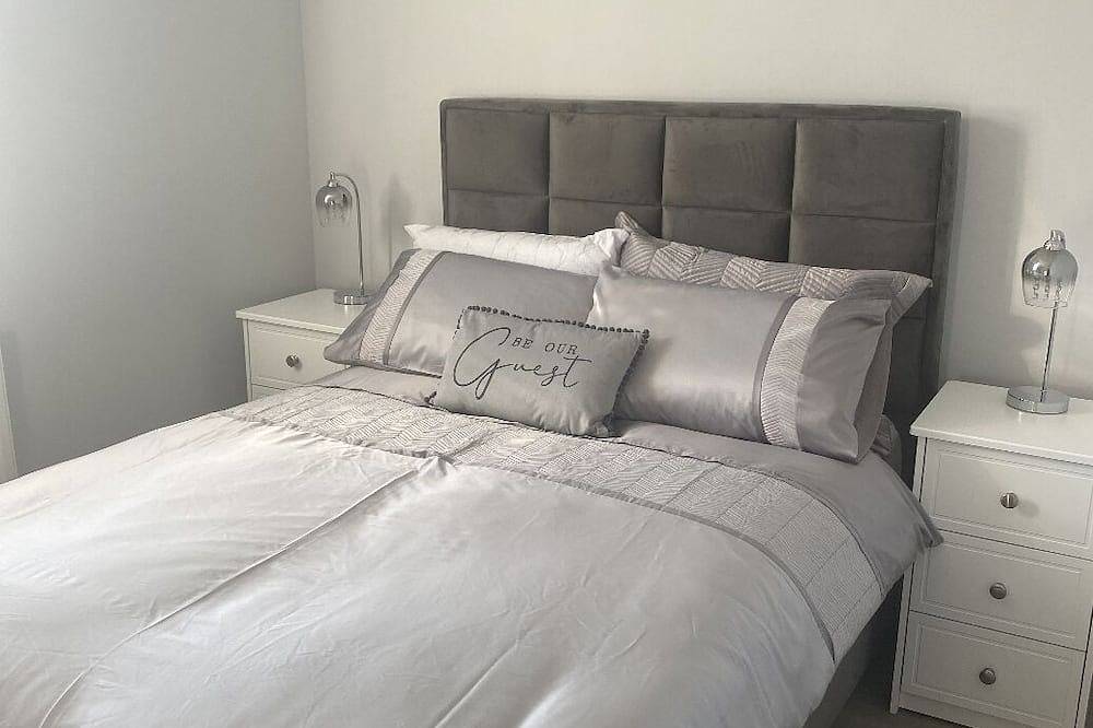 Ganze Wohnung, Modern 3-Bed Apartment in Magherafelt Sleeps 8 in Lough Neagh