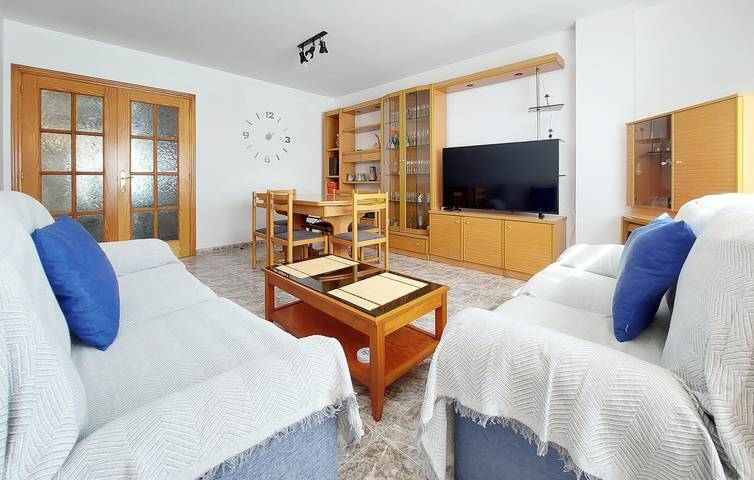 Apartamento vacacional entero, Apartamento junto a la playa con WiFi, aire acondicionado y aparcamiento in Vinaroz, Costa del Azahar