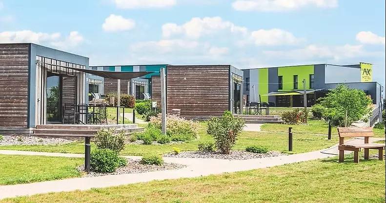 Camping pour 2 personnes, avec piscine ainsi que terrasse et sauna dans Fontenay-le-Comte - 3