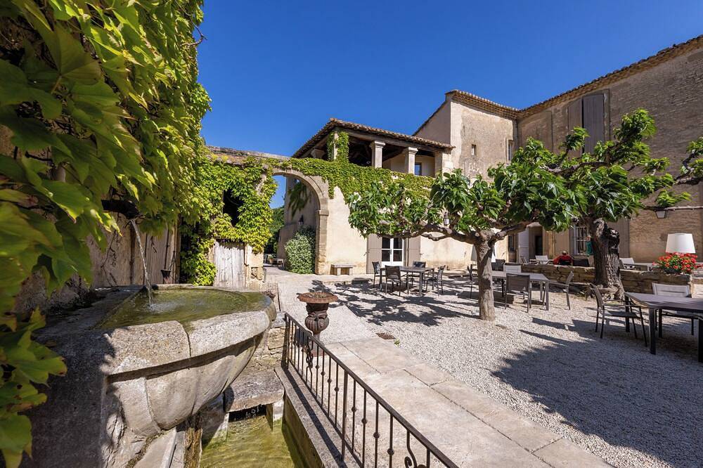 Charming estate - Ideal for groups, 7 bedrooms and more in Sernhac, Nimes und Umgebung