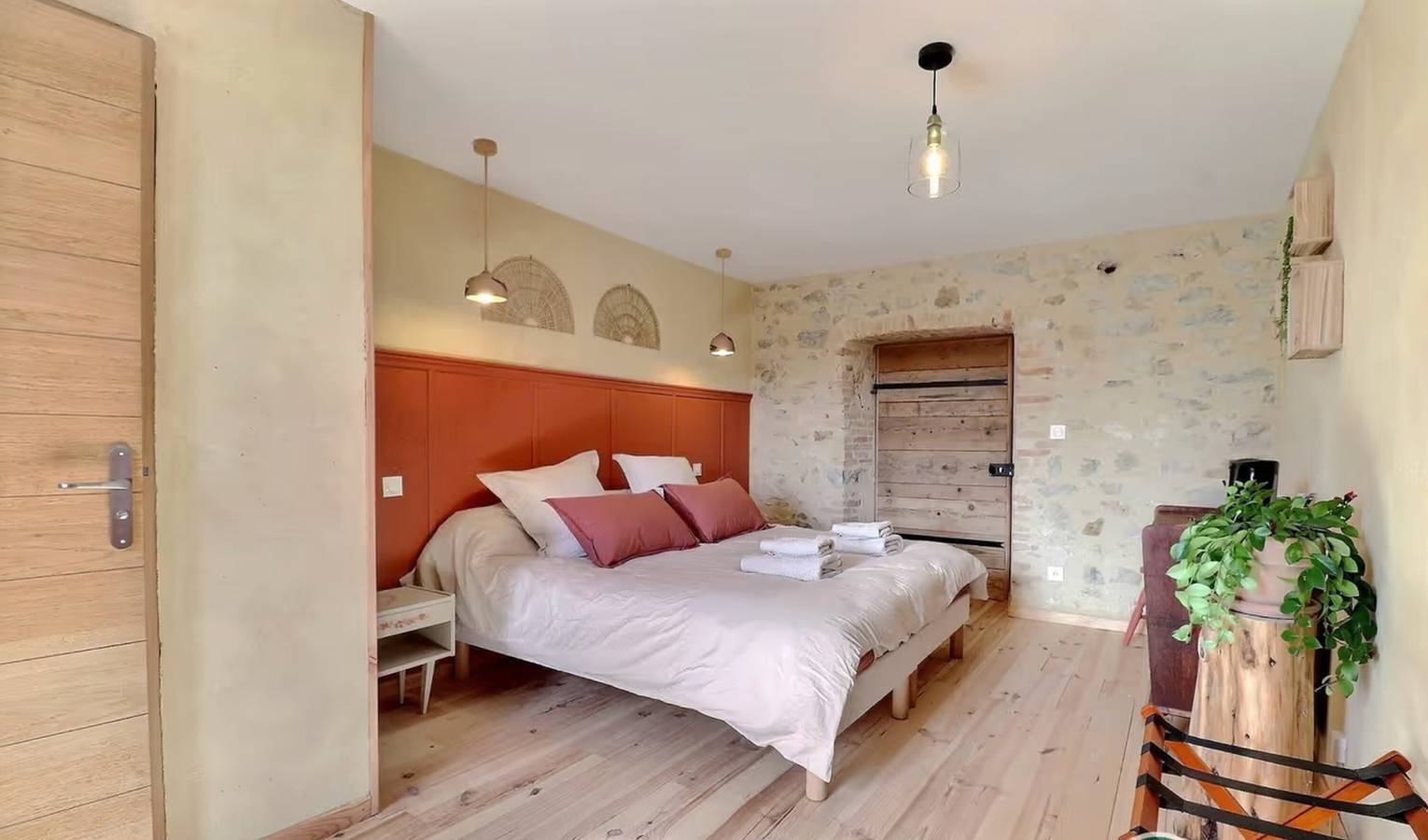 Chambre d’hôtes « La Terre d’à Côté » avec terrasse partagée et Wi-Fi in Saint-Remèze, Privas