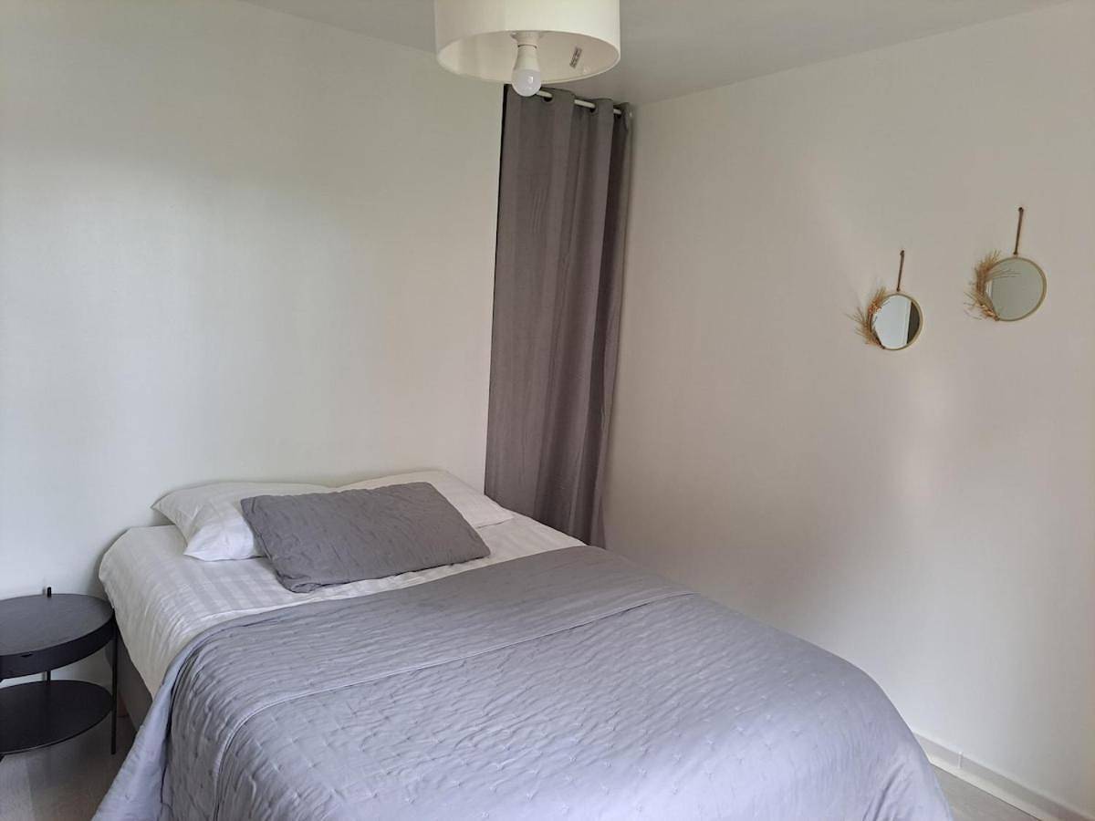 Four-Bedroom House in Sainte-Opportune-la-Mare, Région de Bernay