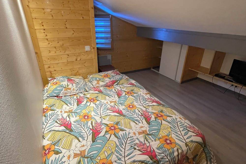Entire apartment, Mountain apartment with superb view of the Lachat mountain in Les Villards-sur-Thônes, Annecy region