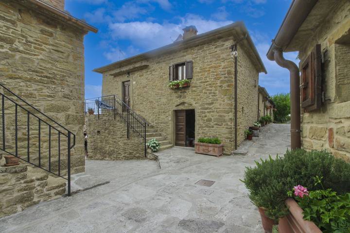 Ferienwohnung für 4 Personen, mit Seeblick und Pool sowie Garten und Balkon - 1