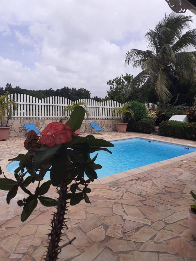 Gîte pour 2 personnes, avec jardin ainsi que piscine et vue à Le Lamentin - 3