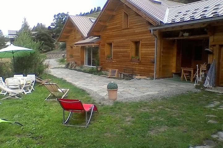 Maison pour 12 personnes, avec terrasse et jardin dans Queyras