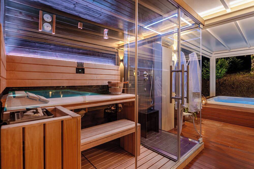 Villa with pool, Jacuzzi and Spa with 4 suites in Rimini in Rimini, Rimini Provinz