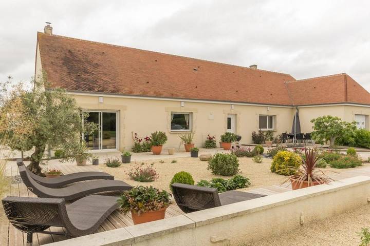 Location de vacances pour 10 personnes, avec vue et jardin à Tour-en-Bessin