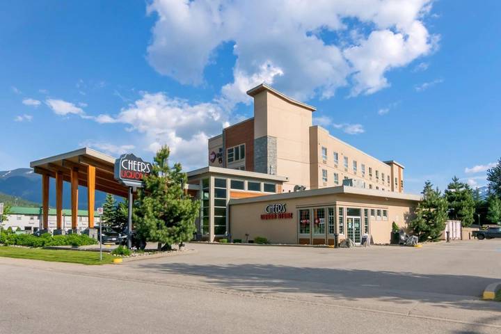 Hotel voor 4 personen, met uitzicht en terras, met huisdier in Revelstoke
