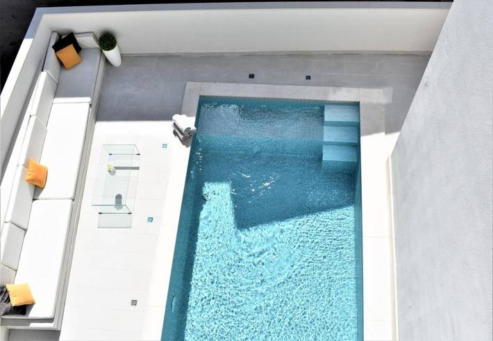 Ferienhaus für 8 Personen, mit Balkon und Terrasse sowie Garten und Pool