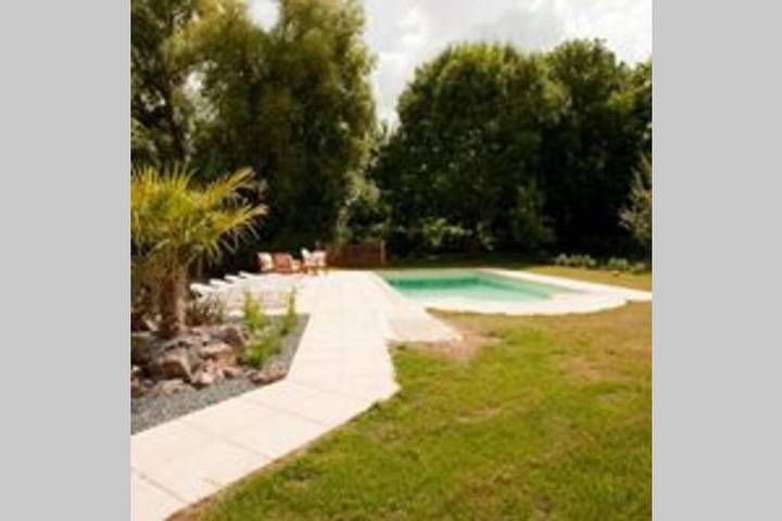 Gîte pour 4 personnes, avec jardin et piscine ainsi que balcon et jacuzzi dans Ernes - 3