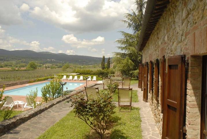 Agriturismo per 3 persone, con Terrazza e Giardino nonché Piscina a Sovicille