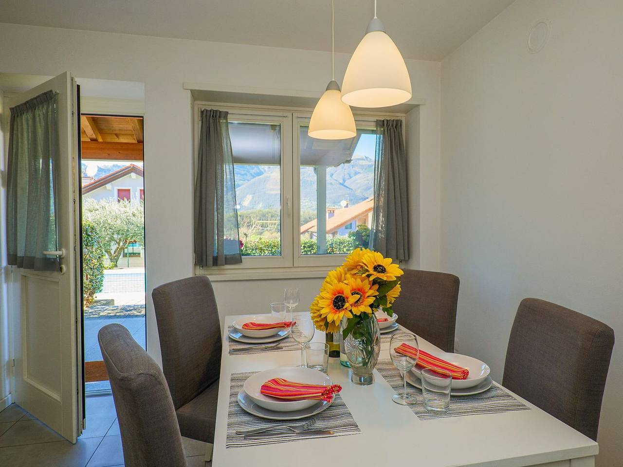 Appartamento intero, Rose Rossa Florentina Garden Holiday Apartment with Pool in Colico, Alpi Orobie Occidentali