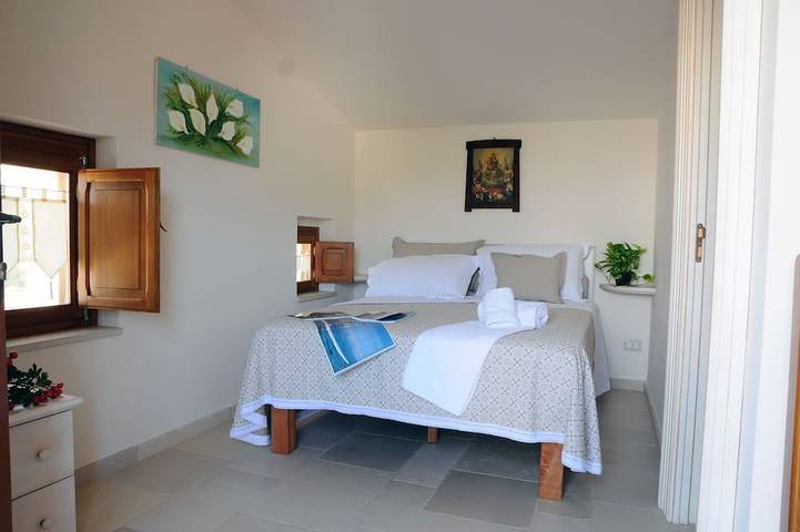 Trullo Panoramico- Micele Holiday Houses in Locorotondo, Province de Bari