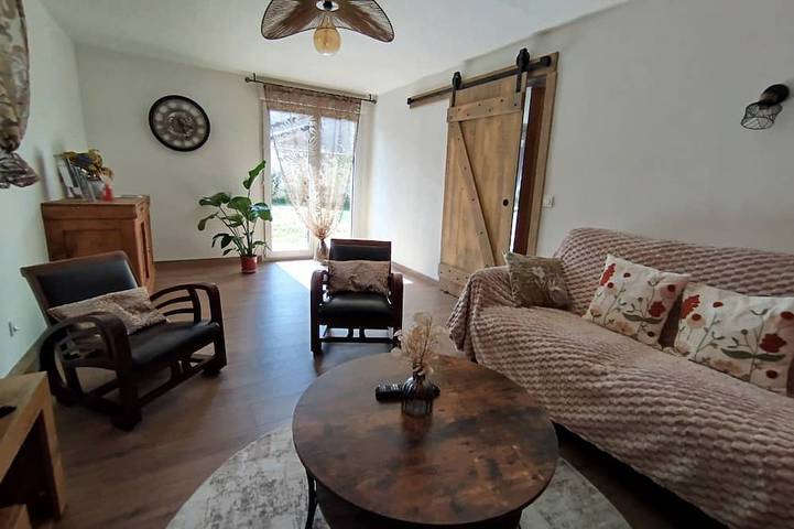 Gîte pour 4 personnes, avec Jacuzzi ainsi que Terrasse et Jardin