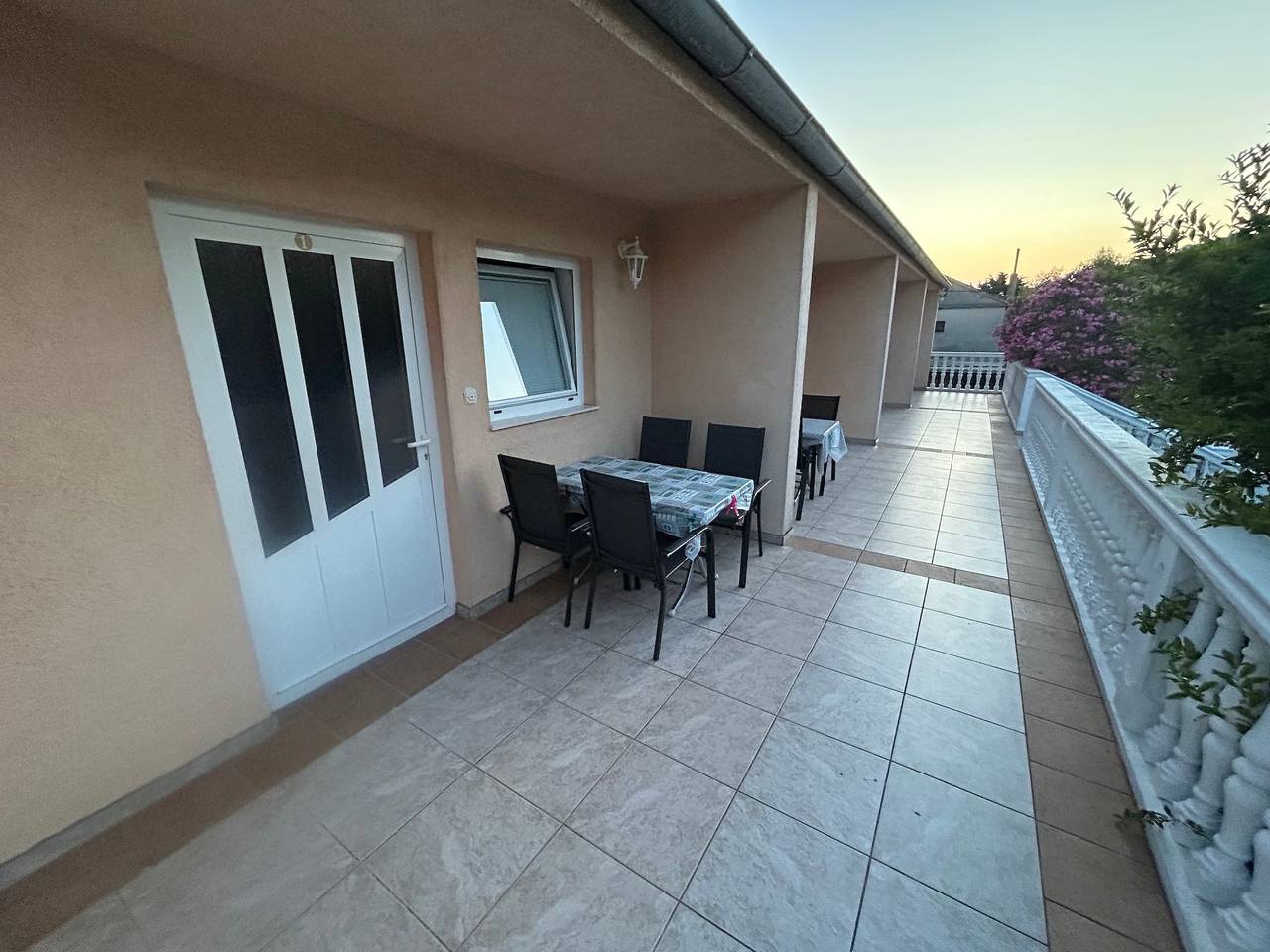 Ganze Wohnung, 1-Zimmer-Ferienwohnung mit Terrasse Jezera, Murter A-5107-a in Tisno, Murter