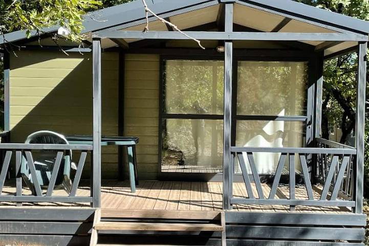 Chalet pour 5 personnes, avec piscine et terrasse