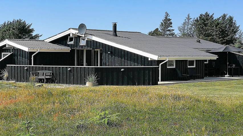 Ferieudlejning for 10 personer, med jacuzzi og sauna samt terrasse, husdyr tilladt i Grønhøj