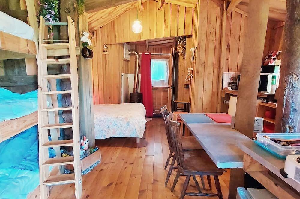 Casa Árbol con Desayuno, Seguridad, Confort y Piscina in Saint-Thomas-de-Courceriers, Mayenne (desambiguación)