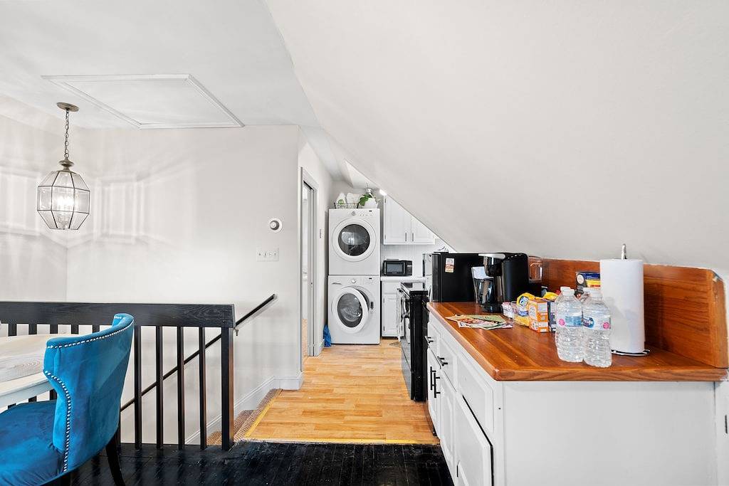 Prime Location, Private Loft Apartment. Well-Appointed for Comfort & Convenience in West Windsor Township, Mercer County