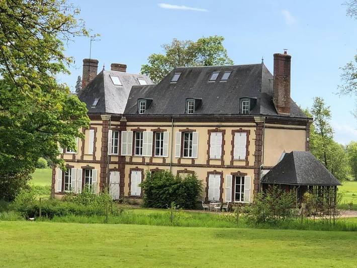 Chambre d’hôte pour 2 personnes, avec Terrasse ainsi que Jardin et Piscine à Champignolles