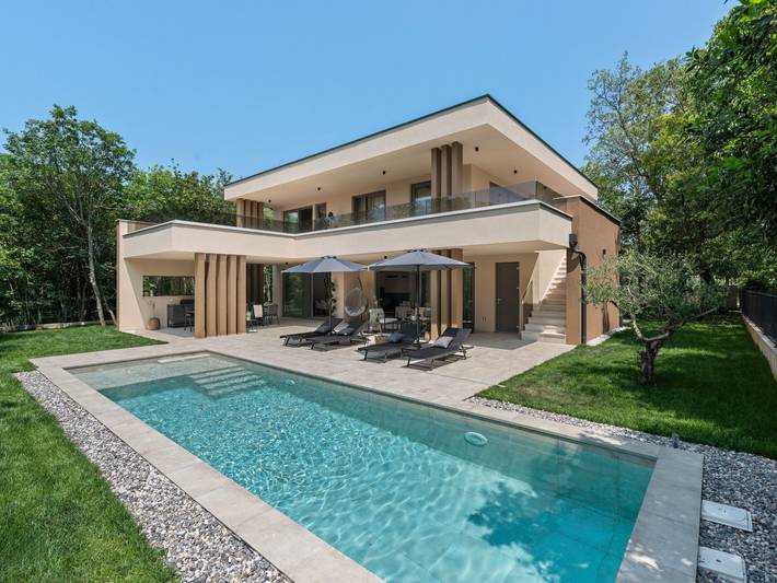 Ferienhaus für 7 Personen, mit Balkon und Garten