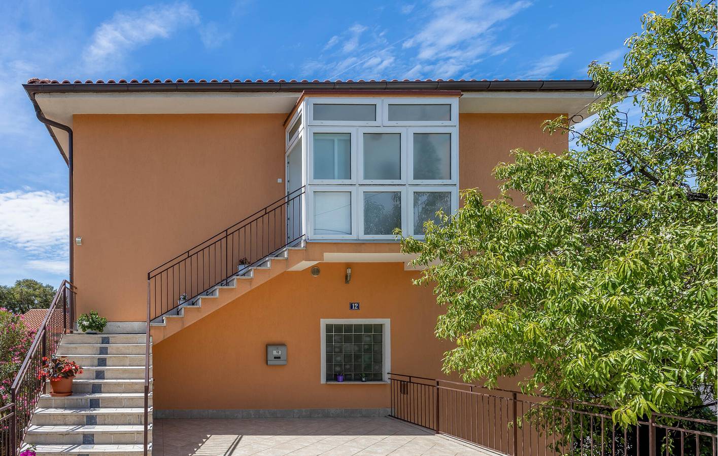 Ganze Ferienwohnung, Apartment mit Meerblick, Terrasse, WLAN und Parkplatz in Strandnähe in Novi Vinodolski, Primorje-Gorski Kotar