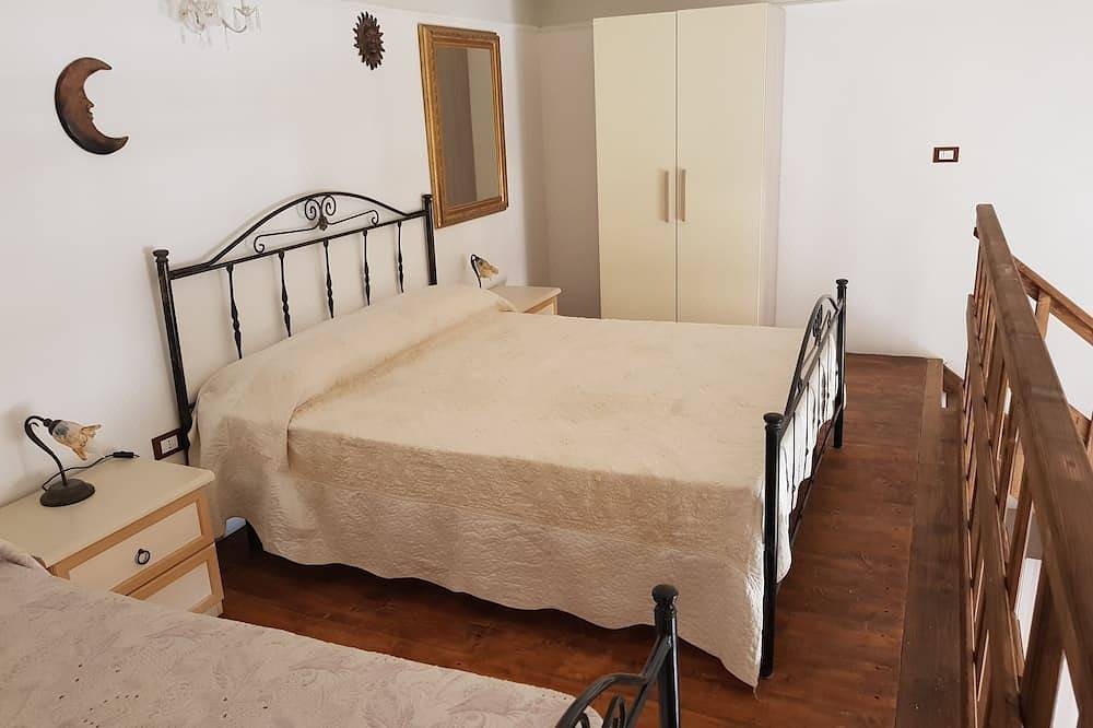 Ganze Wohnung, Martina, mit terrasse, balkon, im Palazzo 1700, Stadtkern, 5 gehminuten Strand. in Tropea, Vibo Valentia Provinz