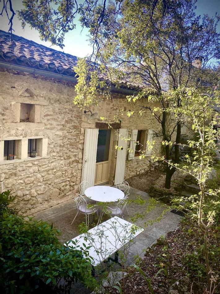 Gîte pour 4 personnes, avec jardin ainsi que piscine et terrasse à Montségur-sur-Lauzon