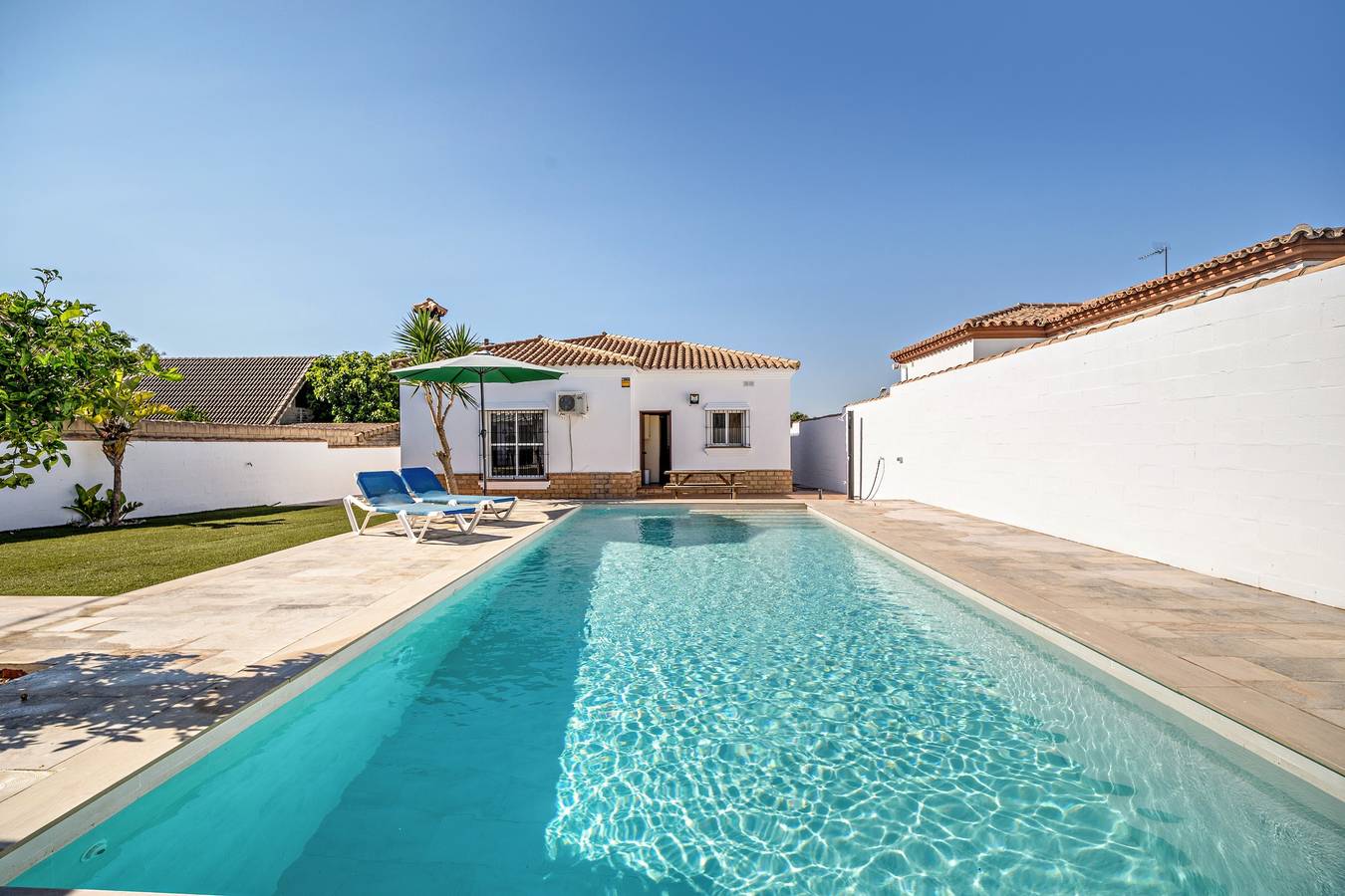 Casa de vacaciones 'Villa Jero' con piscina privada, terraza privada y aire acondicionado in Chiclana de la Frontera, Costa de la Luz