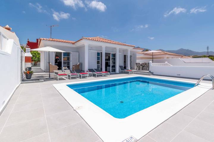 Villa for 6 people, with terrace in Callao Salvaje