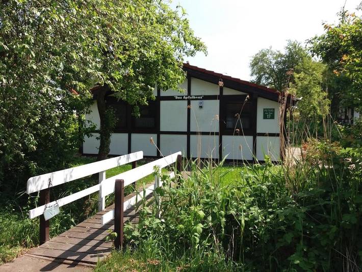 Ferienhaus für 5 Personen, mit Terrasse und Garten sowie Kinderpool und Ausblick in Hollern-Twielenfleth