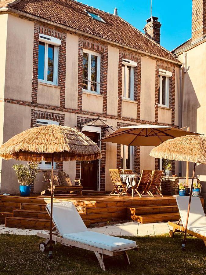 Gîte pour 8 personnes, avec jardin et piscine dans Fontaine-la-Gaillarde