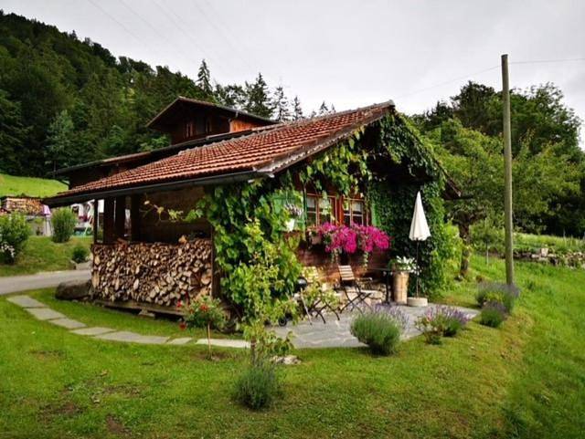 Ferienwohnung für 2 Personen, mit Terrasse und Garten sowie Ausblick in Reichenbach im Kandertal