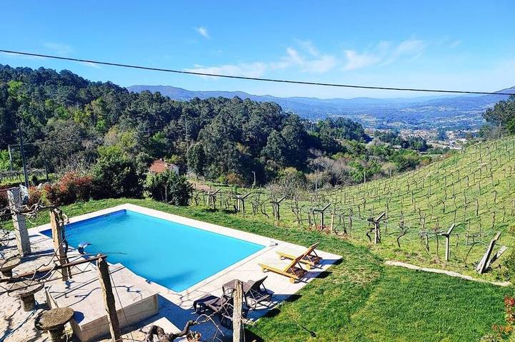 Gîte pour 7 personnes, avec jardin ainsi que piscine et balcon