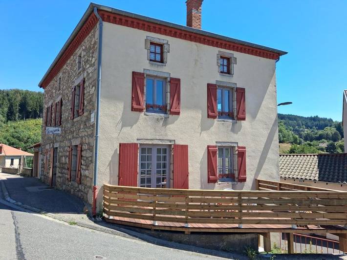 Location de vacances pour 13 personnes, avec Terrasse à Saint-Anthème - 2