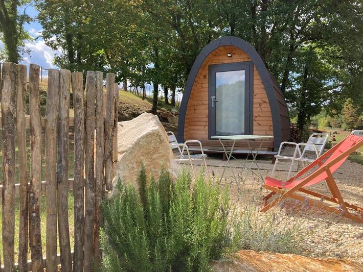 Location de vacances pour 2 personnes, avec jardin ainsi que terrasse et vue à Chazelles - 4