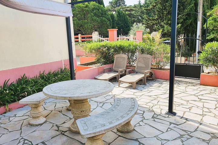 Location de vacances pour 4 personnes, avec piscine et jardin à Badens