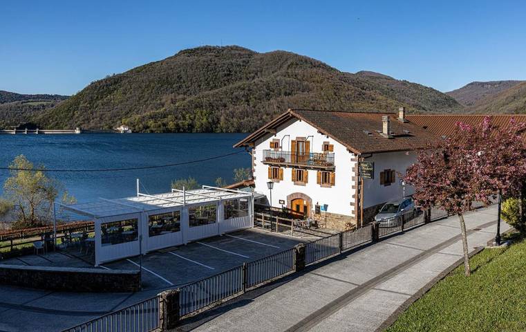 Maison d’hôte pour 3 personnes, avec terrasse et vue dans Eugi
