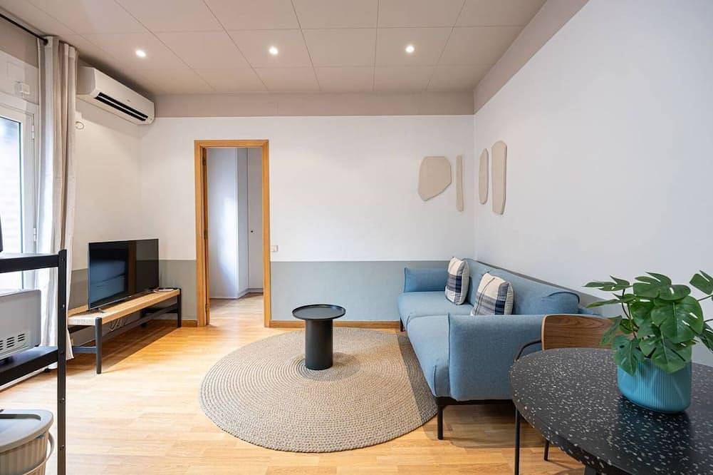 Hel lejlighed, Discover the charm of Barceloneta in our cozy one-bedroom apartment, perfect for monthly stays. Ideal for professionals and couples, this space combines comfort and functionality with the unique appeal of being just steps away from the beach. in Barcelona Centre, Barcelona