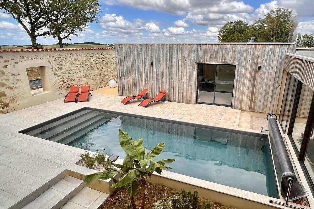 Gite Le Biau Classé 5 Étoiles, Piscine, Campagne Gers in Castillon-Debats, Gers