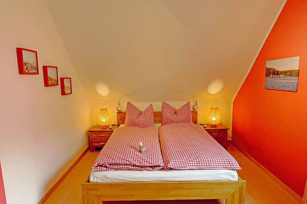 Gemütliches Ferienhaus für Familien m. Hund, umzäunt, Kamin, 300m zum Plauer See in Zislow, Plauer See