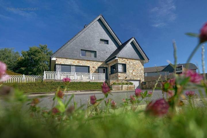 Location de vacances pour 2 personnes, avec Terrasse ainsi que Jardin et Vue dans Faymonville